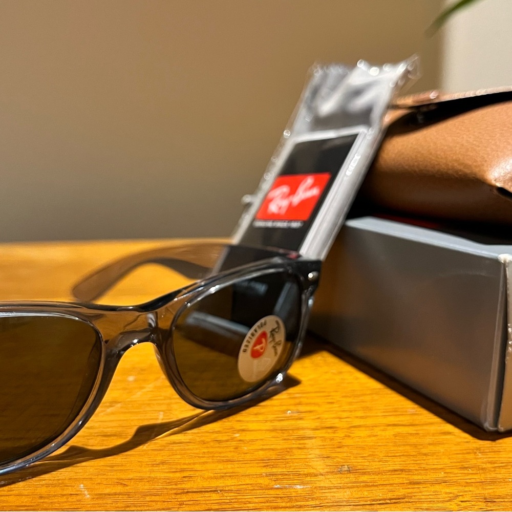 New never used Ray-Ban polarized sunglasses
